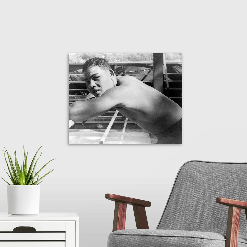 A modern room featuring American heavyweight champion boxer. Photographed by Carl Van Vechten, 1941.
