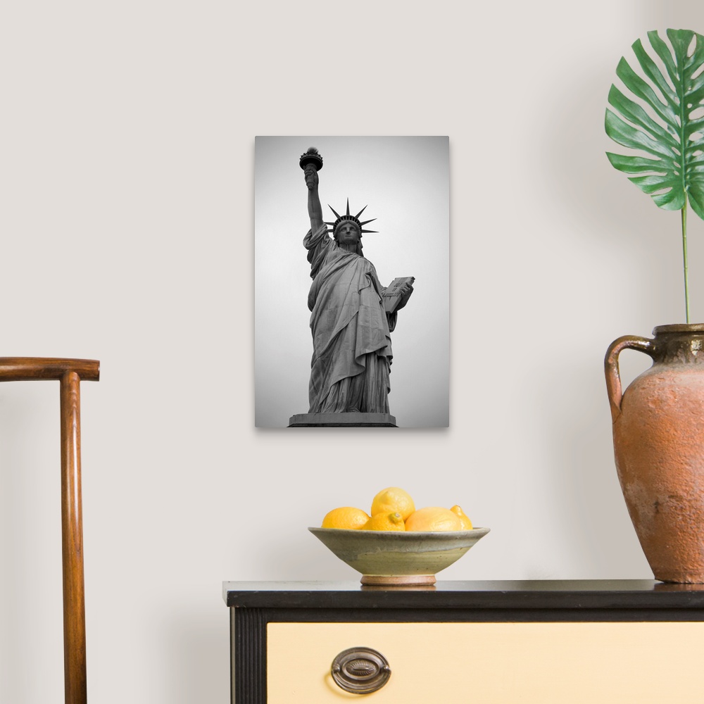 A traditional room featuring A black and white photograph of the Statue of Liberty.