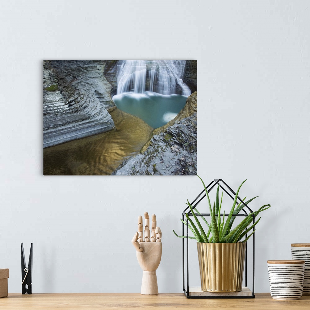 A bohemian room featuring Waterfall and a turquoise pool among striated rock formations in Ithaca, New York.