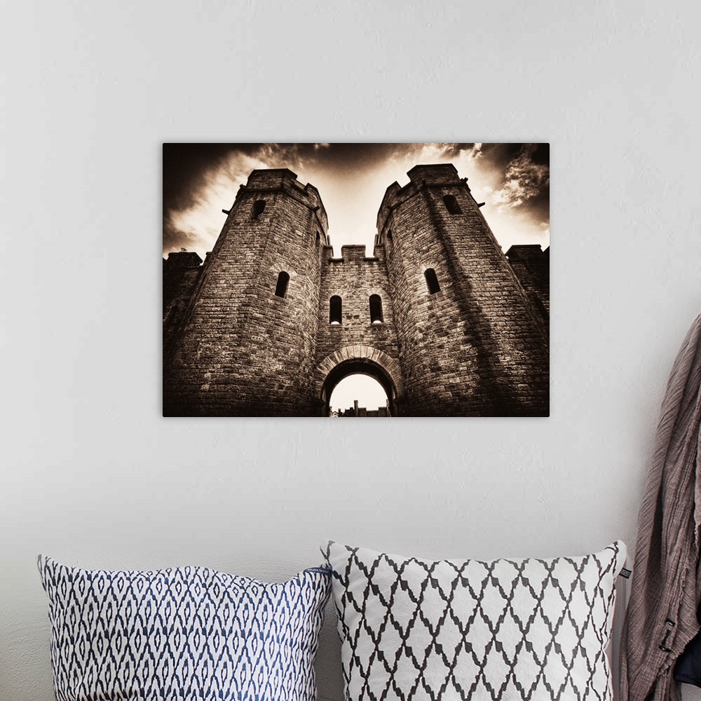A bohemian room featuring Dramatic shot of Cardiff Castle gates