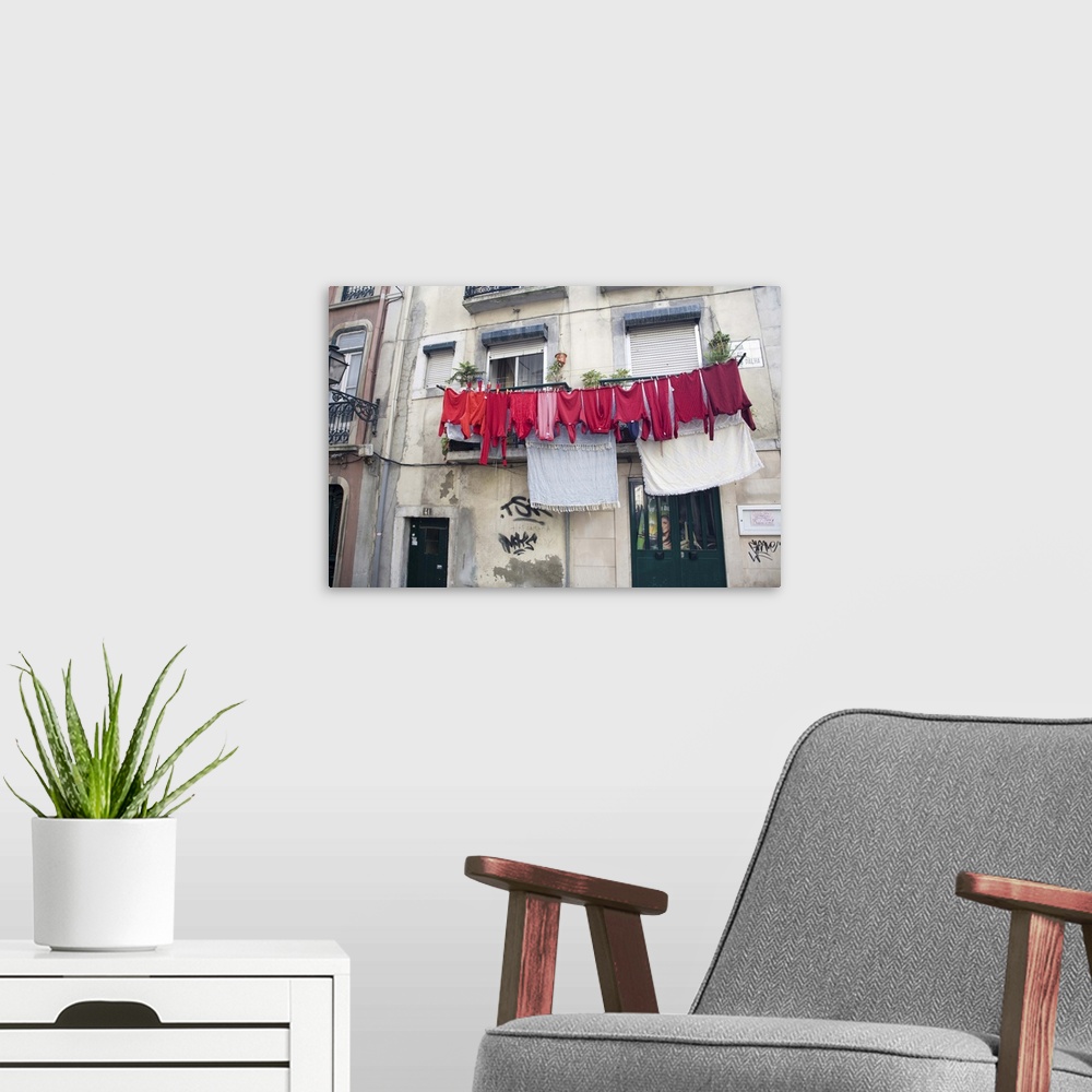 A modern room featuring Red laundry, Lisbon
