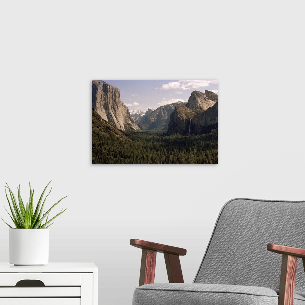 A modern room featuring view of the yosemite park USA